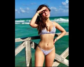 Larissa Manoela - Fap Challenge #1