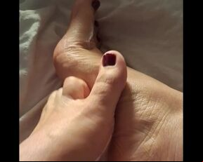 Rosie’s Intense Toe Rubbing - Lotion-Drenched Foot Massage & Tease - Hot Girl Gets Ready for Cum